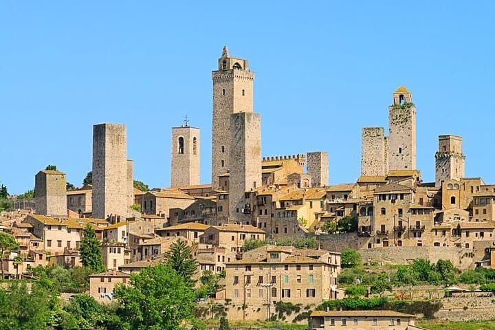 Pisa to Siena Transfer with Wine Tasting in San Gimignano & Lunch