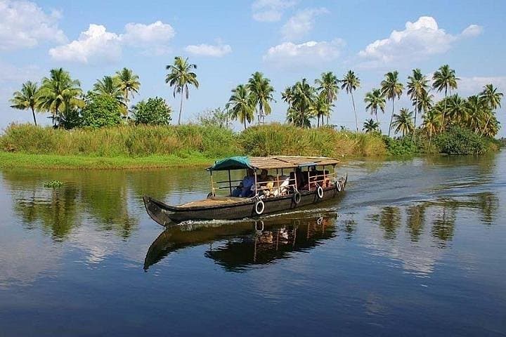 Alleppey Canal Cruise with local taste 
