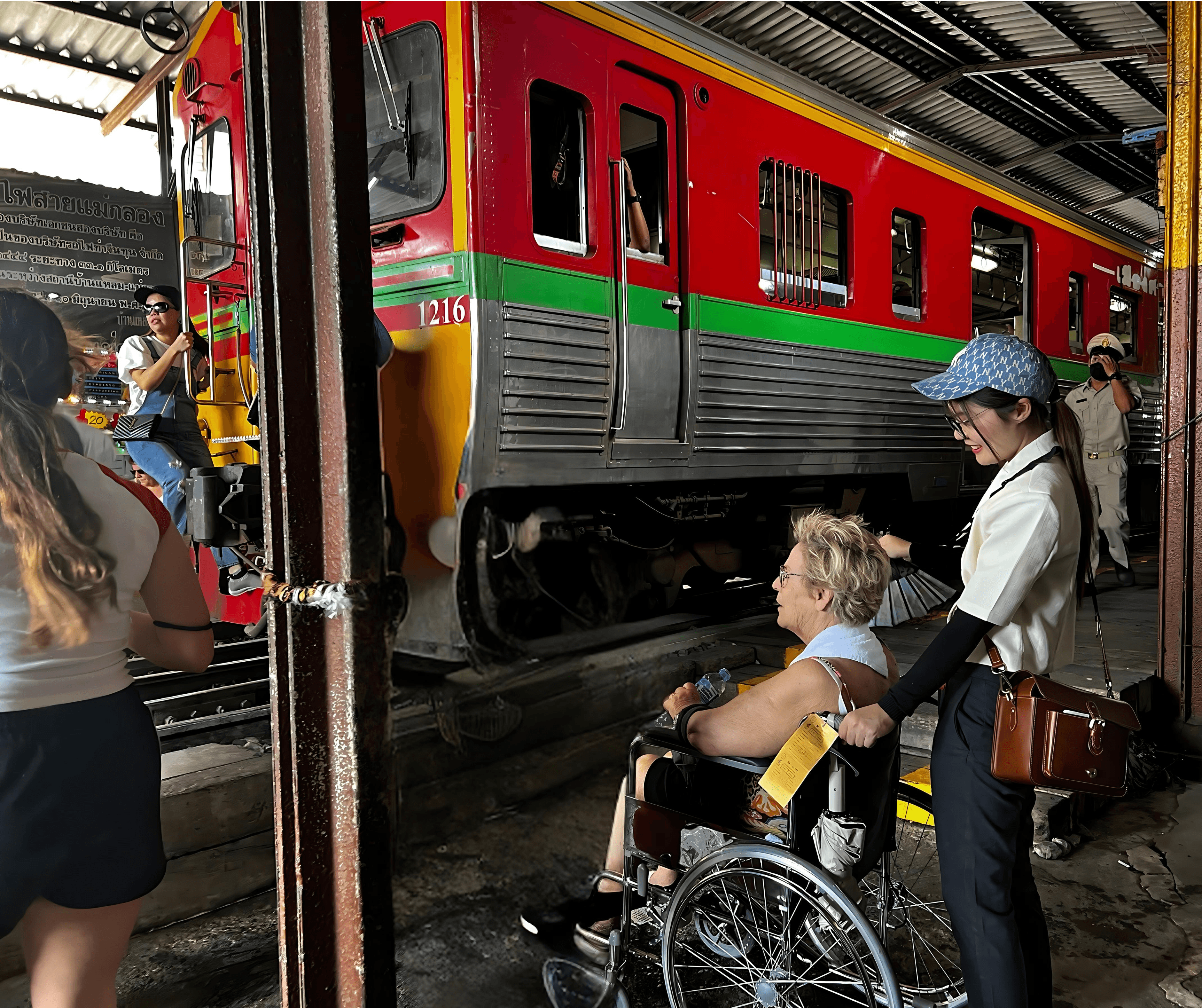 Wheelchair & Luxury Tour to Floating & Railway Markets