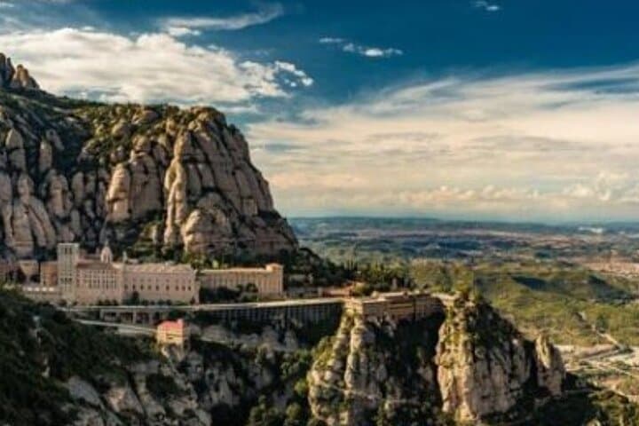 Montserrat and winery private daytrip from Barcelona
