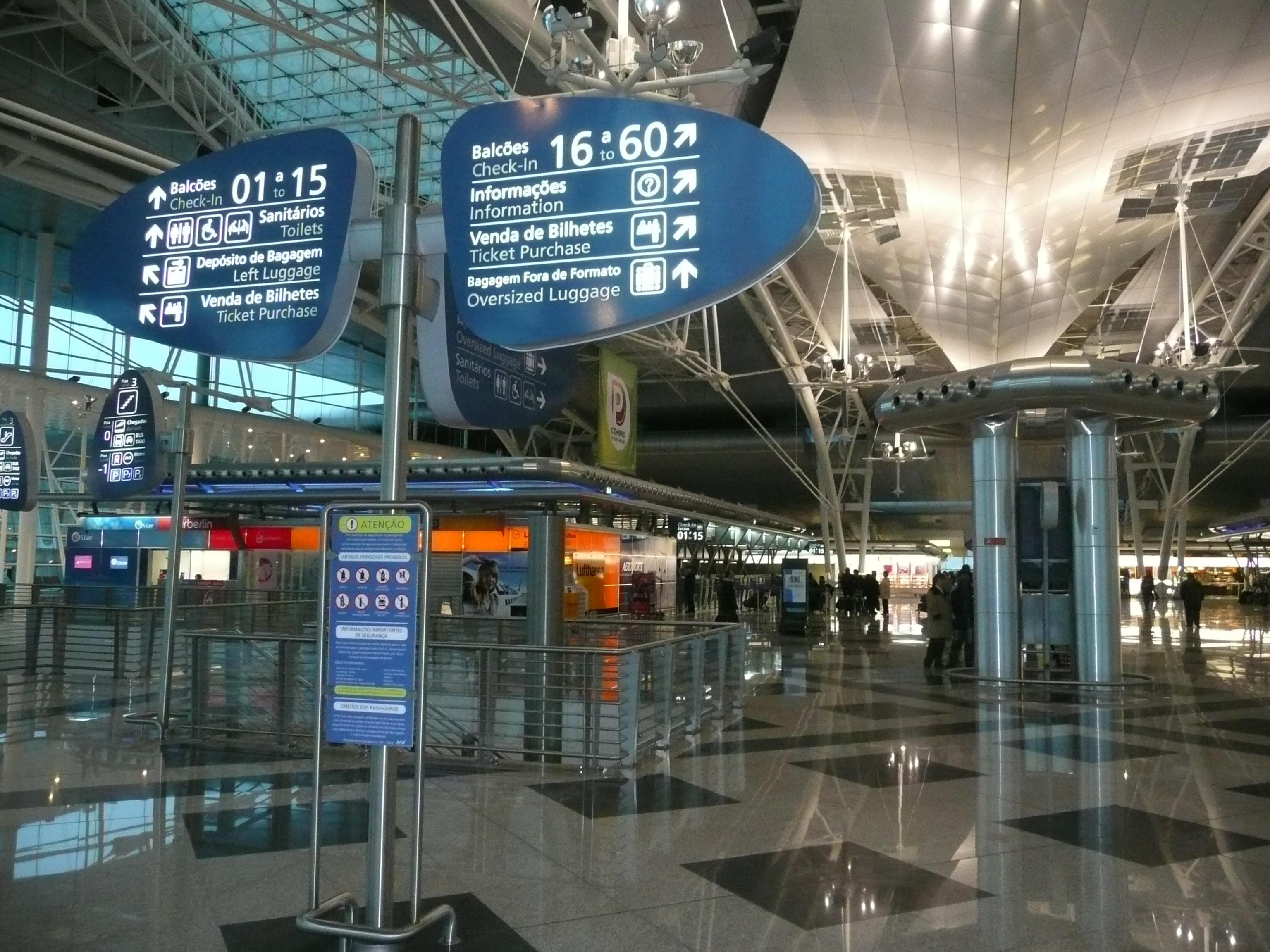 Private car transfer from Porto to the Airport