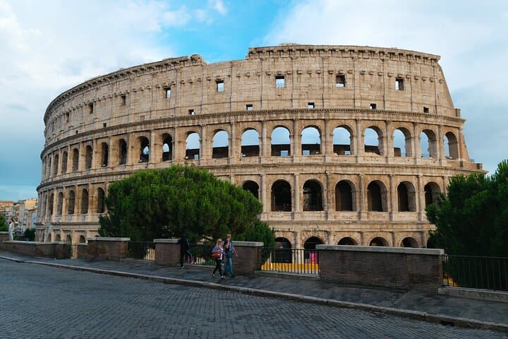 Rome: Colosseum, Roman Forum and Palatine Hill Guided Tour (Express Option)