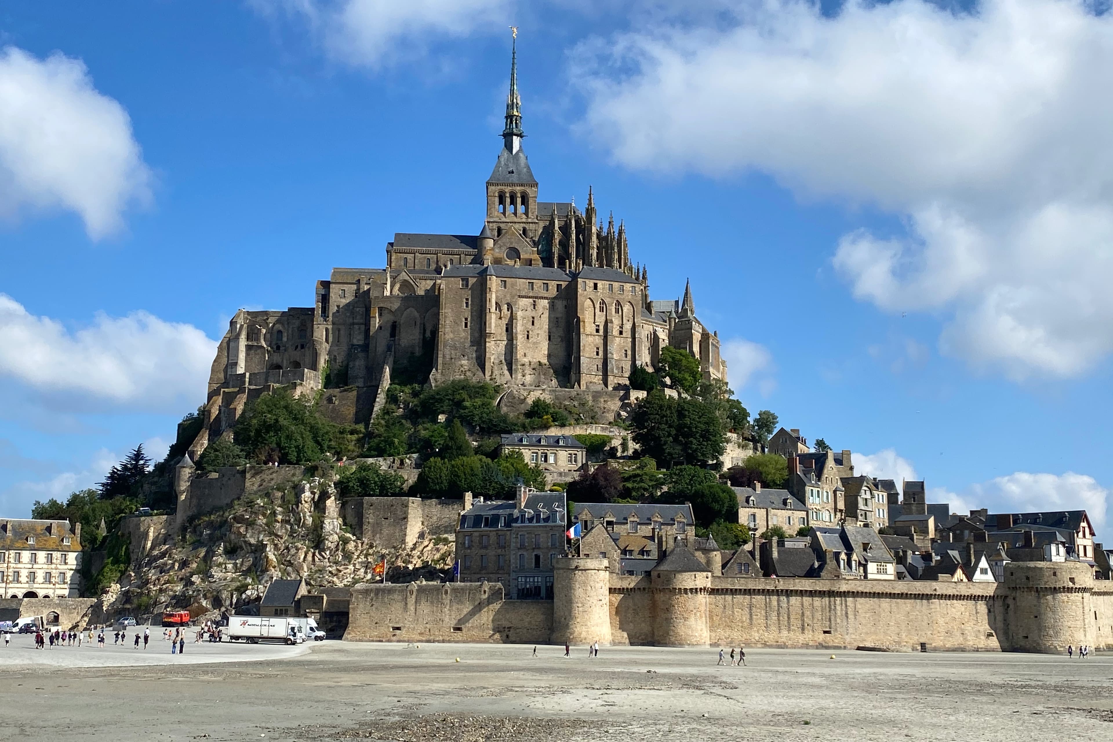 Mont Saint-Michel Small-group by Minivan from Paris with Calvados.