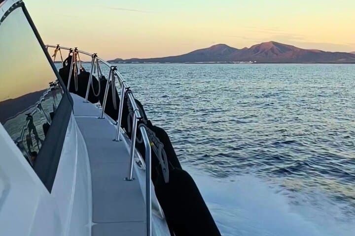 Private Yacht with Gourmet Barbecue and Sunset in Playas de Papagayo