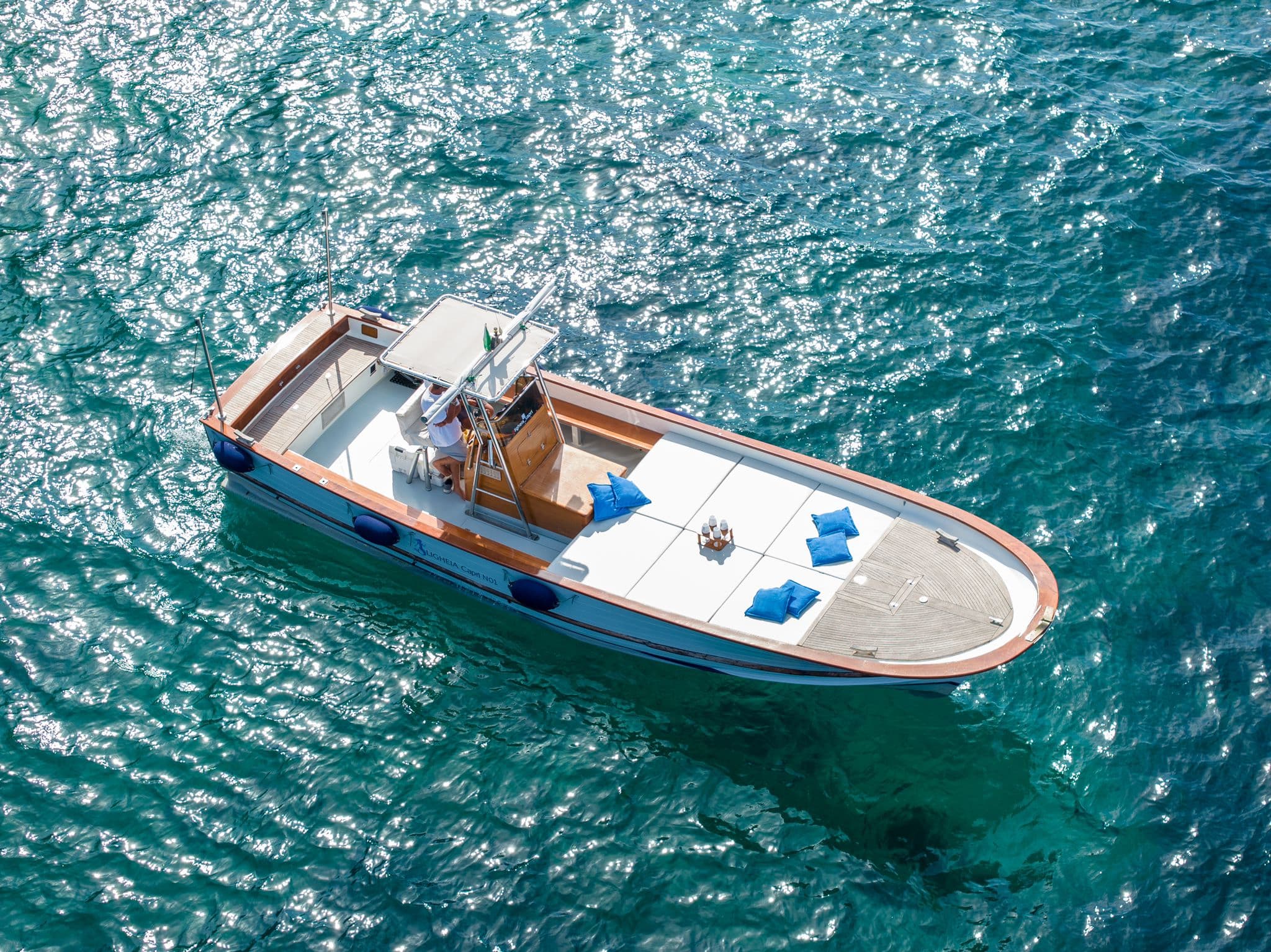 Private boat tour around Capri with Classy Gozzo