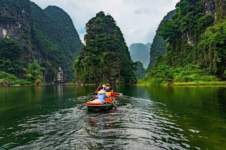 Ninh Binh Luxury 1 Day Tour ( Small Group With Limousine Bus)