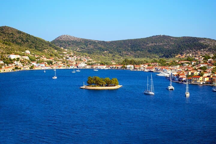 From Sami: Ithaca Daily Cruise with Swim Stop and Snacks