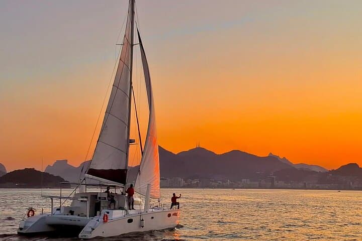  Private Tour: 5 hrs in Catamaran Sailboat with BBQ and Open Bar- Velas do Rio