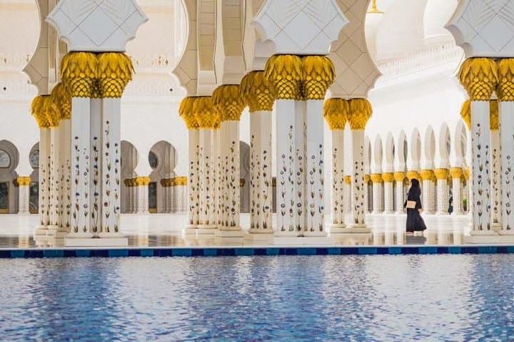 Abu Dhabi City Tour with Buffet Lunch