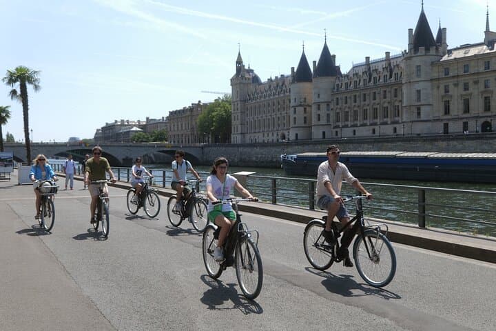 Guided Tour of Paris by Bike
