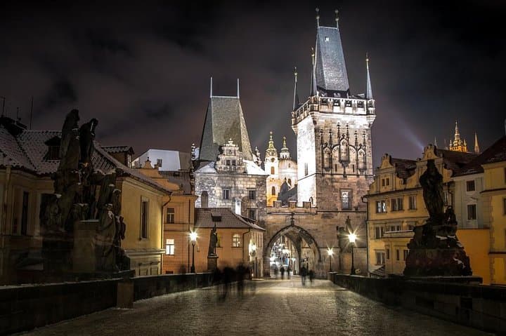 Private Transfer from Munich to Prague with 2h of Sightseeing with Local Driver