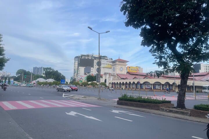 Private Saigon City Highlight Walking Tour