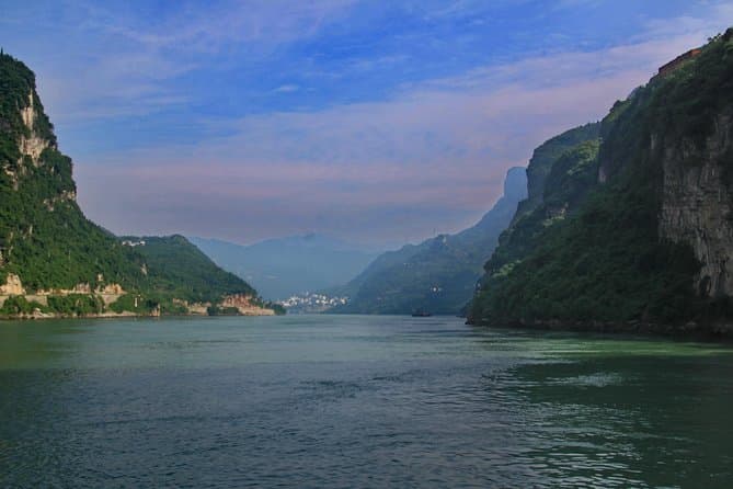 Yangtze River Cruise from Yichang to Chongqing Upstream in 5 Days 4 Nights