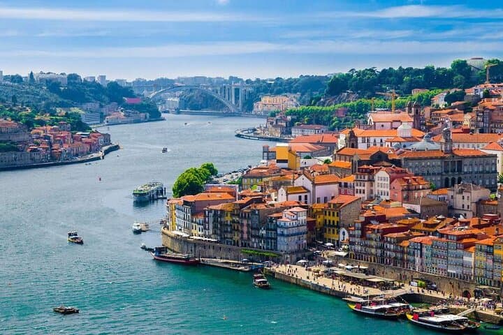 Private Transfer from Lisbon to Porto with Tour