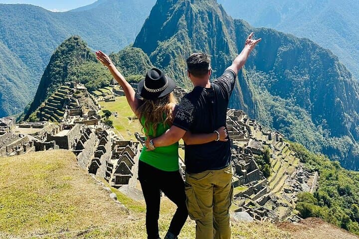 2-Day Sacred Valley & Machu Picchu Group Tour from Cusco