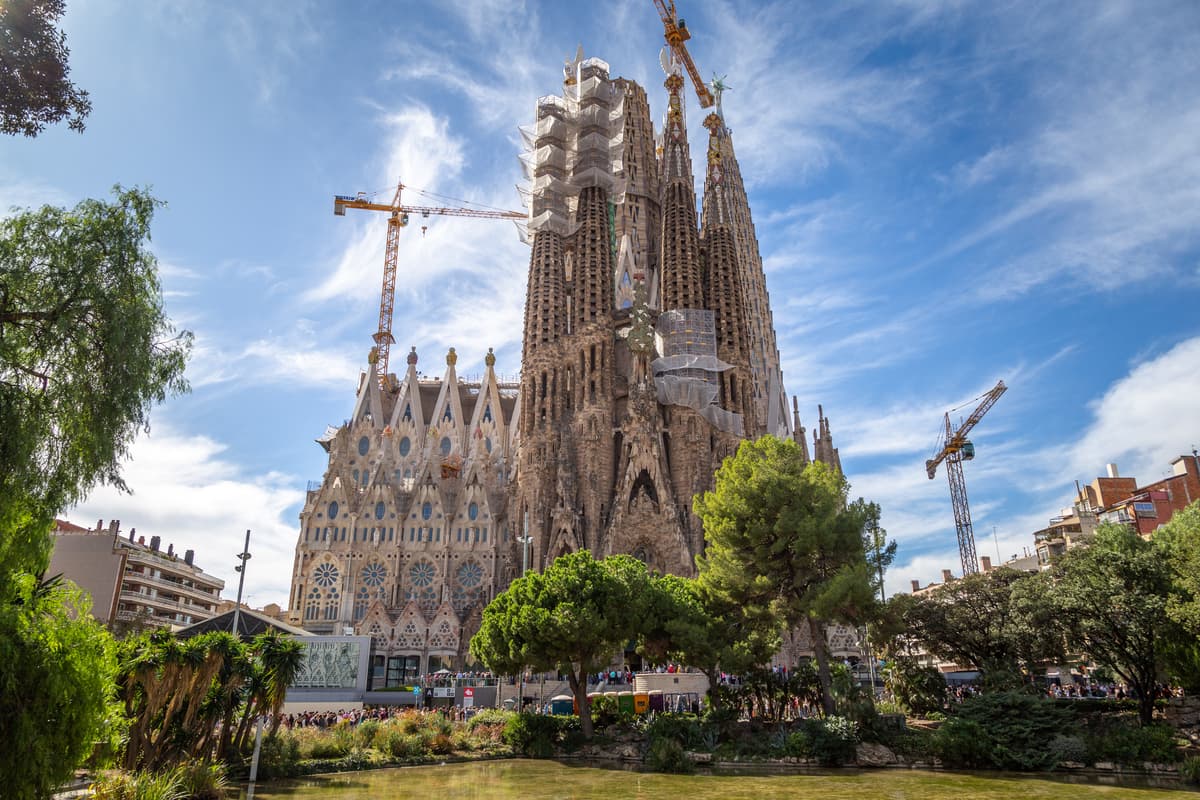 Park Güell & Sagrada Família UNESCO Tour with Skip-the-Line tickets