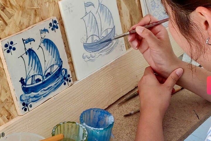 Private Lisbon Wine & Tile Painting Tour – Sesimbra & Traditions