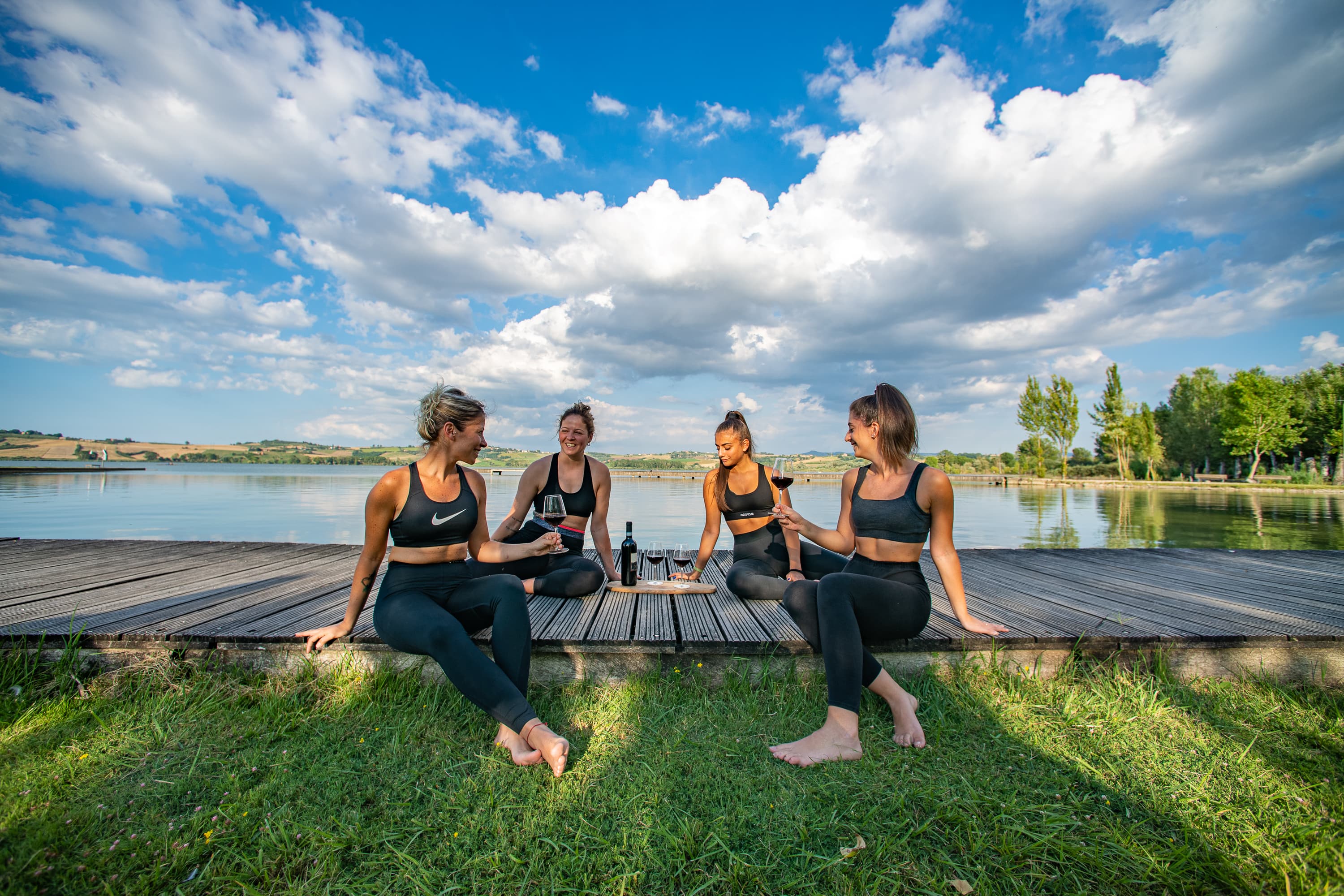 Yoga lesson on the shores of the Etruscan lake with picnic