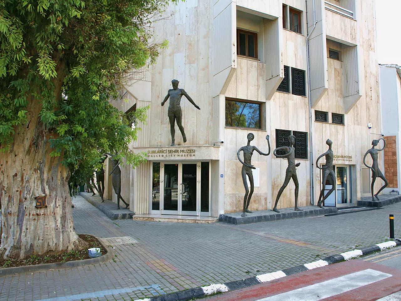 Paphos: Larnaca & Divided Nicosia Sightseeing Tour