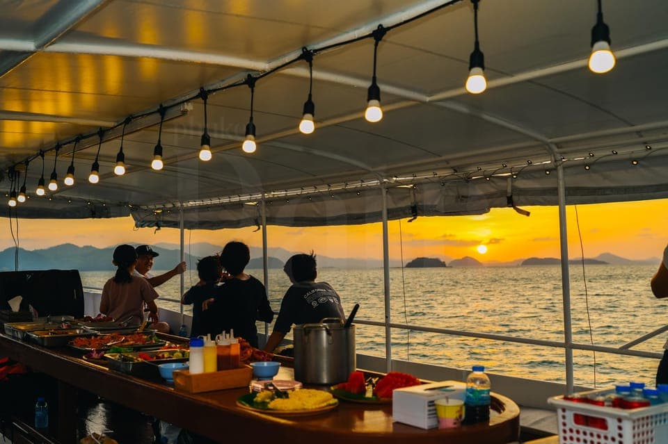 Phuket: Sunset Seafood Dinner Cruise in Phang Nga Bay by Big Boat