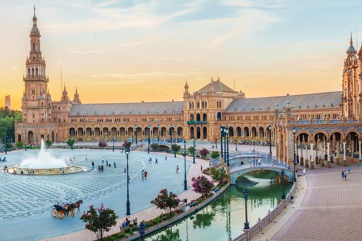 Private Transfer from Lisbon to Seville with 2 hours for sightseeing