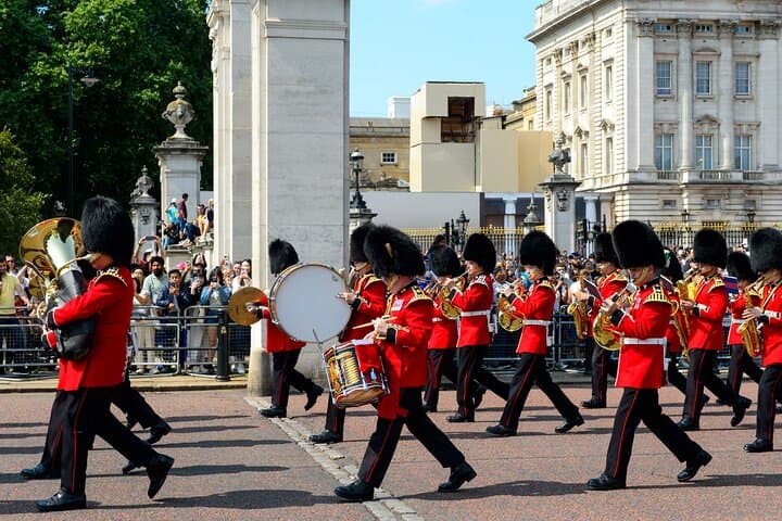 London Royal Crown and Changing of The Guard Walking Tour