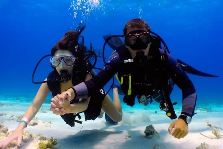 Discover Scuba diving in El Nido