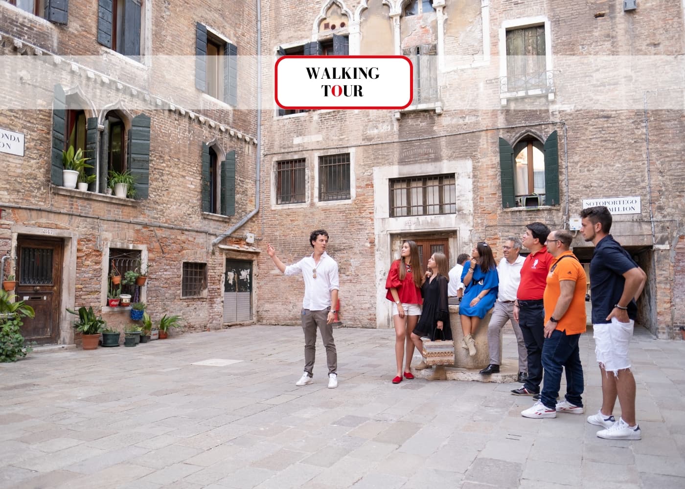 Venice: Walking Tour & Iconic Gondola Ride - Small Group