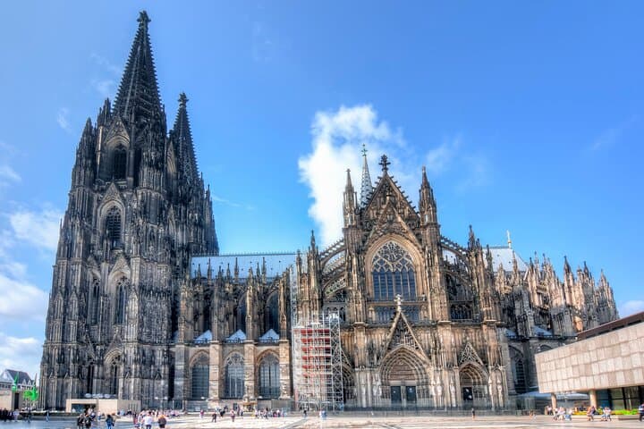 Private transfer from Brussels to Cologne, 2h Stop in Liege