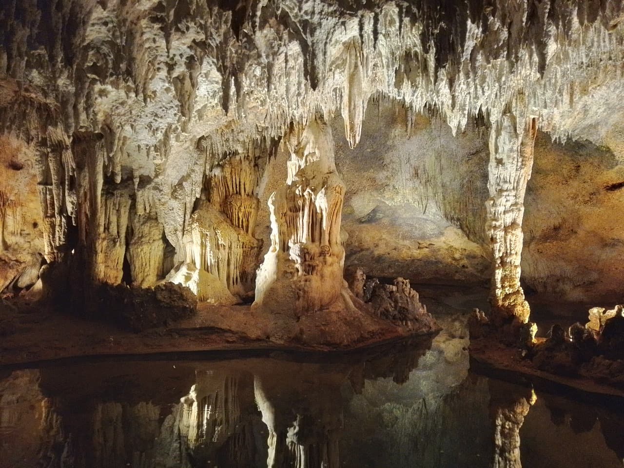 Cuevas de las Maravillas and Altos de Chavon
