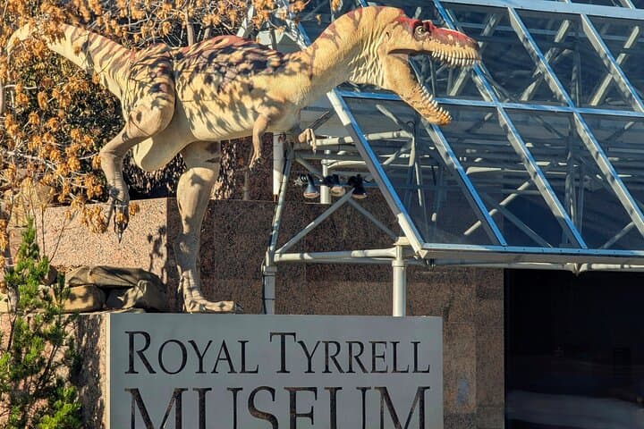1 Day Drumheller Private Group Custom Tour: Calgary to Badlands