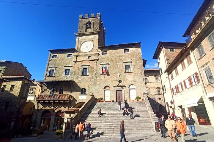 Private Art & Wine Tour in Cortona & Montepulciano, with lunch & 2 wine tastings