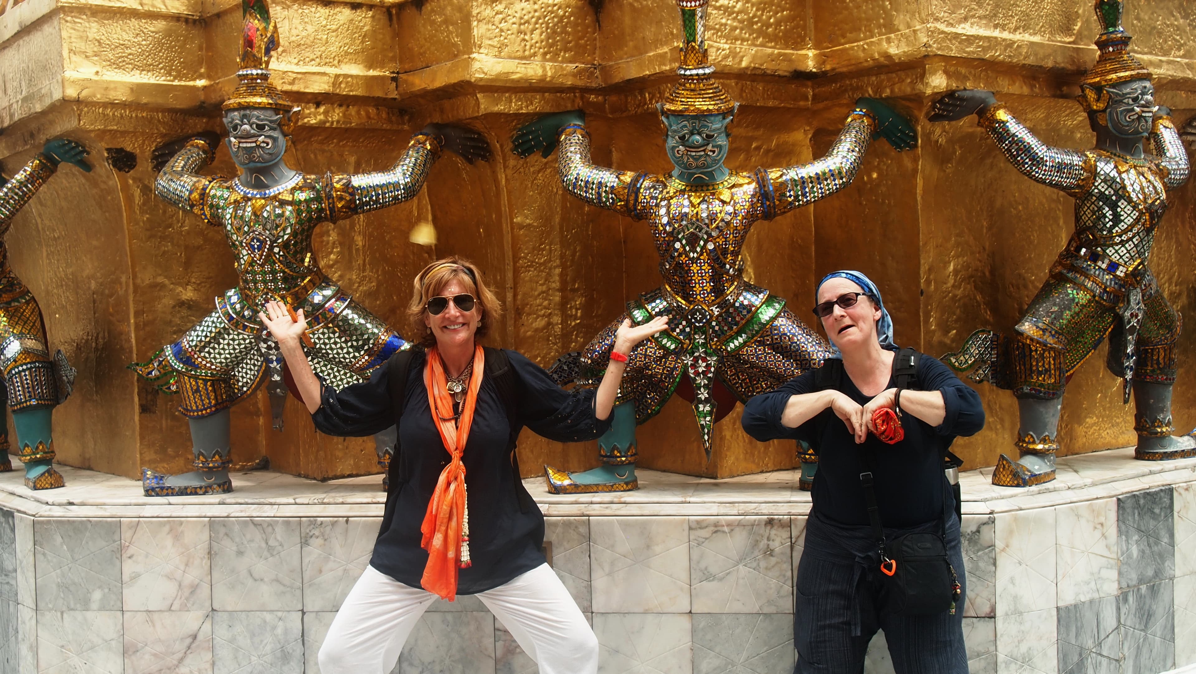 Private Tour Grand Palace , Thai dance  & Fun street walk in Bangkok 