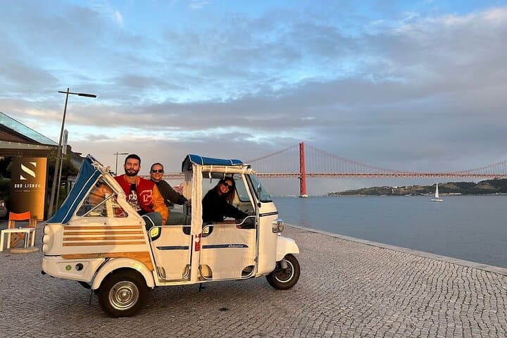 2 Hours Private Tour in Belém by Tuk Tuk-Belém Pastries Included 