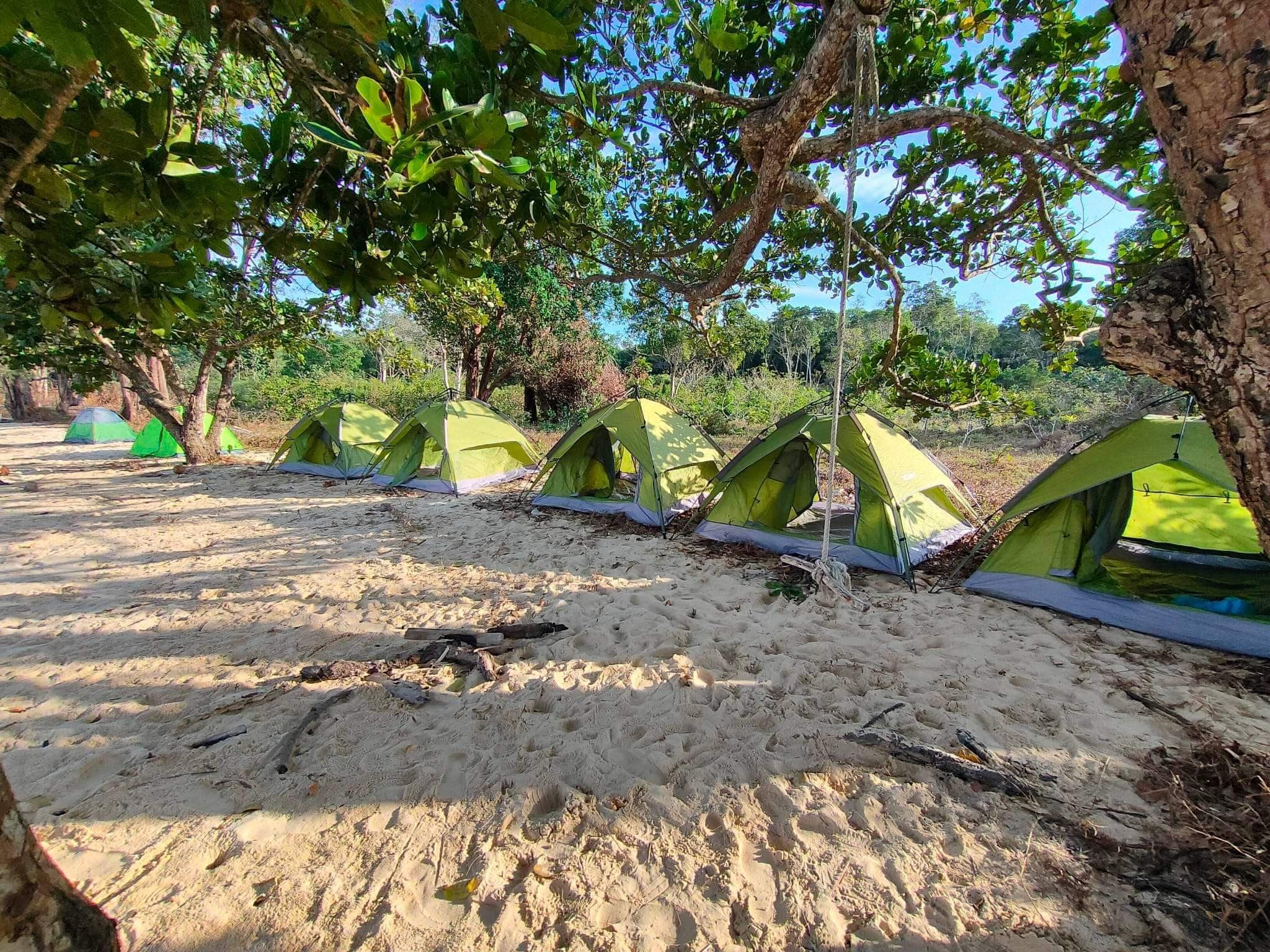 M'Pai Bay: Beach Camping