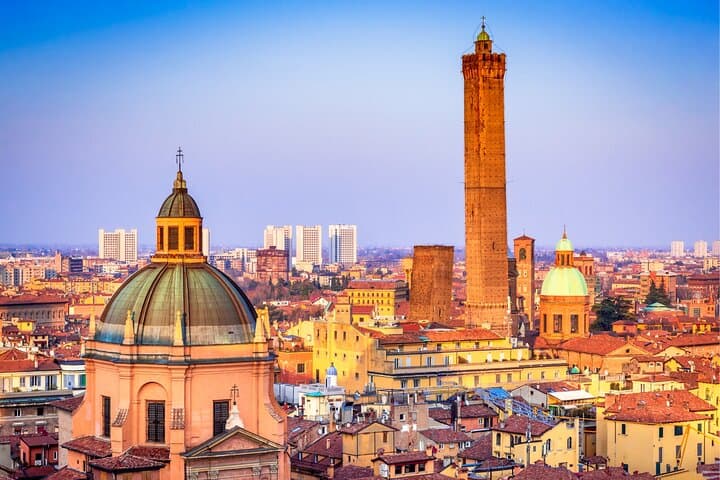 Bologna Scavenger Hunt and Highlights Self Guided Audio Tour