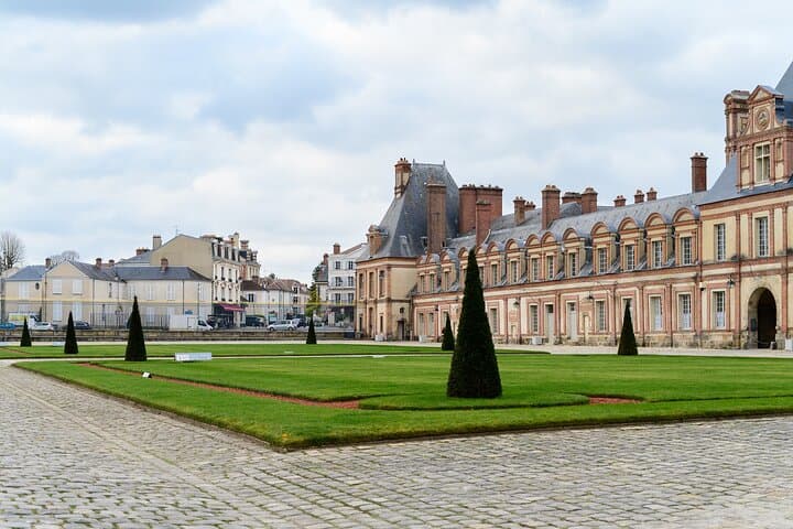 Fontainebleau Palace Half Day Trip from Paris