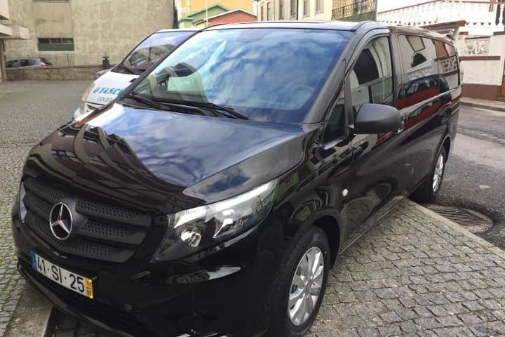 Porto to Douro Valley One Way Trip Up to 4 Stops