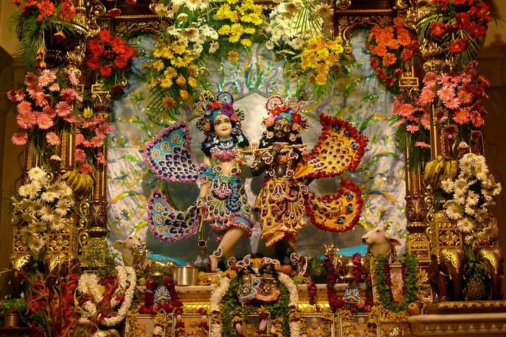 2 Days Mathura and Vrindavan Tour with Aarti Ceremony and Boat Ride in Vrindavan