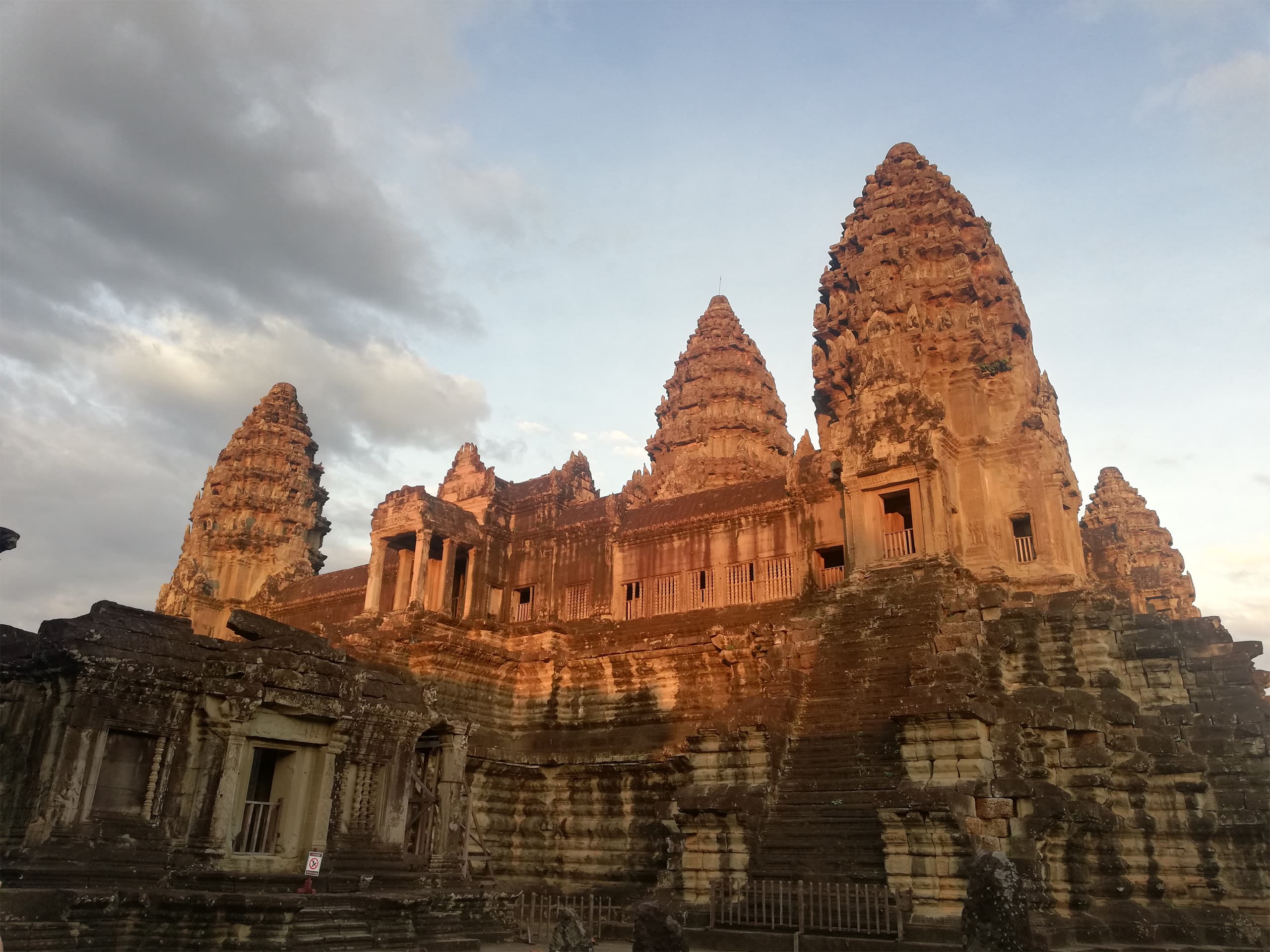 Afternoon Tour to Ta Prohm, Bayon and Angkor Wat Temple with Sunset