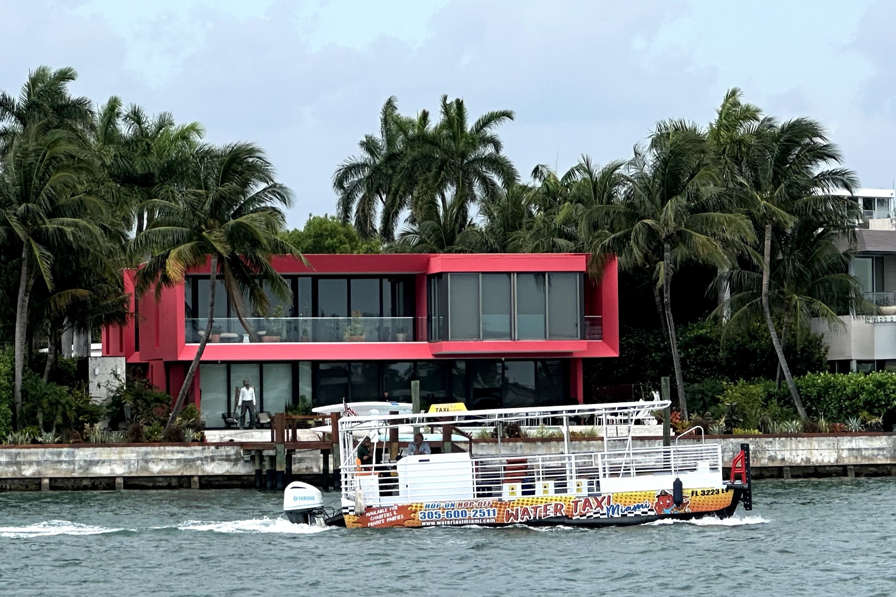 Bayside Marketplace: Cruise of Millionaire’s Homes & Miami Skyline 