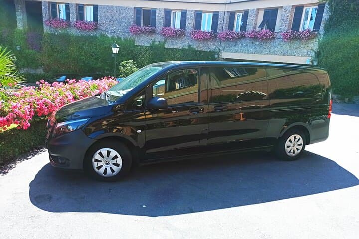 Transfer Florence - Bologna with stop at the Barberino Outlet