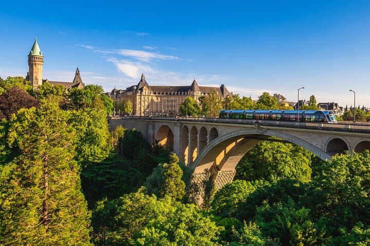 Private direct holiday taxi from Brussels to Luxembourg 