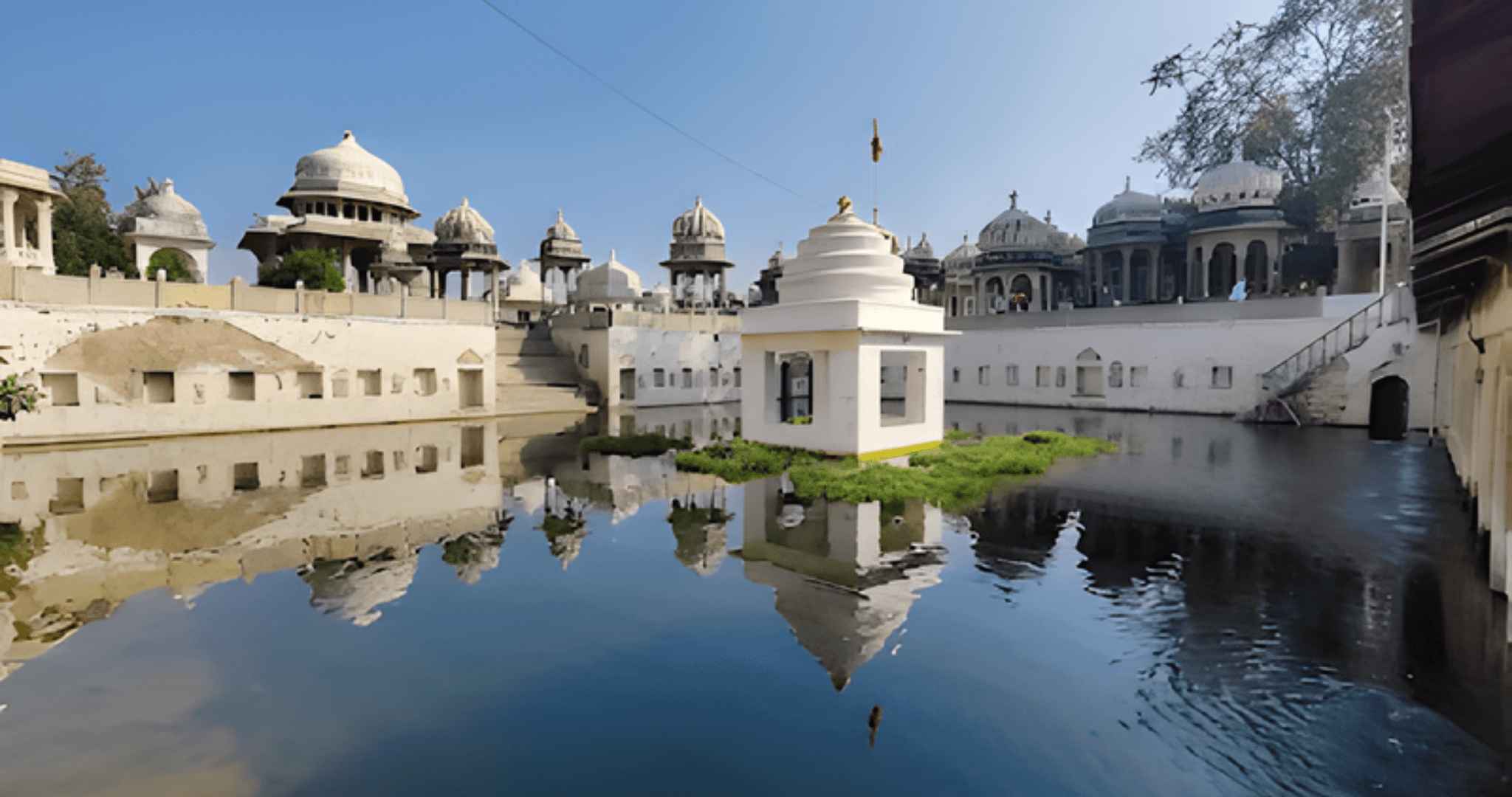 Udaipur: Cultural & Heritage AC Car Half-Day Tour with Snacks