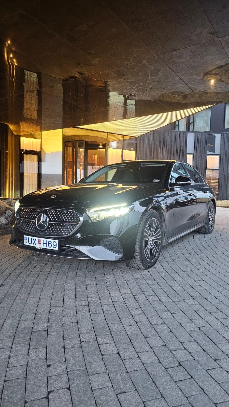 Private Transfer: Reykjavík  →  Keflavik Airport  (Sedan 2 Pax)