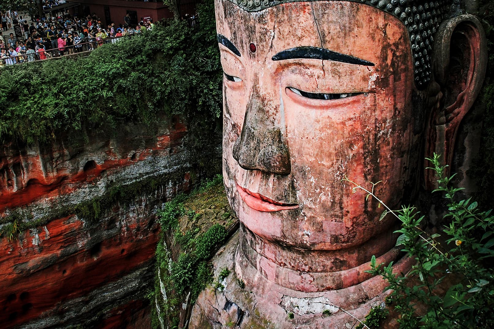 Explore Leshan Buddha and Huanglongxi on a Day Trip