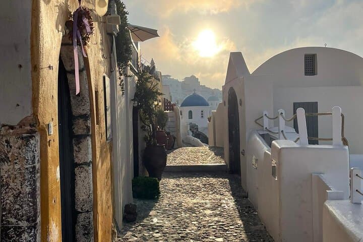 Beat The Crowds Oia Private Morning Tour