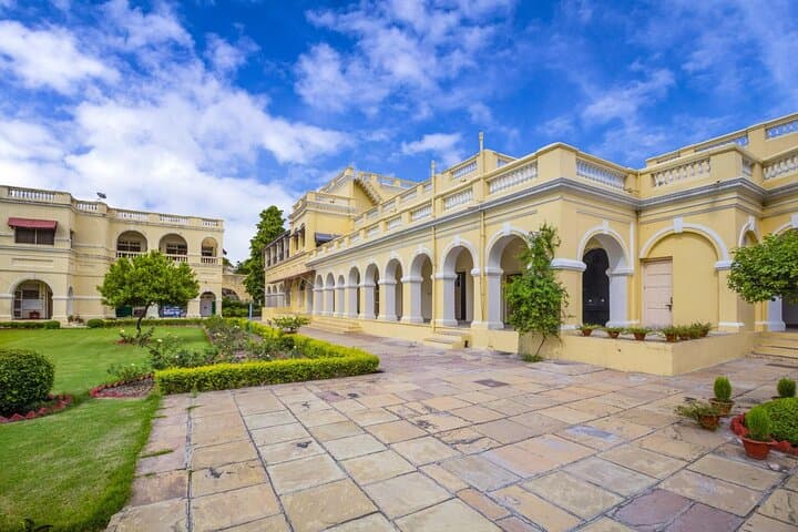 Pilgrimage & History: Prayagraj Day Trip from Varanasi