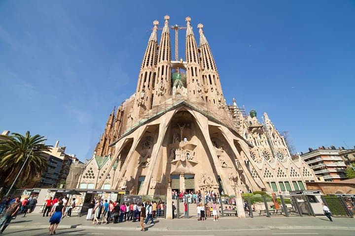 Best of Barcelona and Montserrat - pickup from your hotel/ship