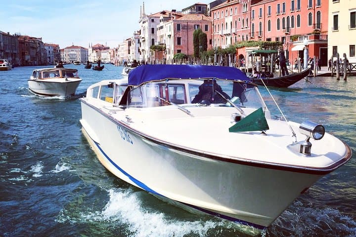 Private boat transfer from hotels in Venice to the Cruise Terminal